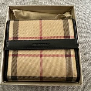 Burberry nova check bifold wallet. Authentic.
